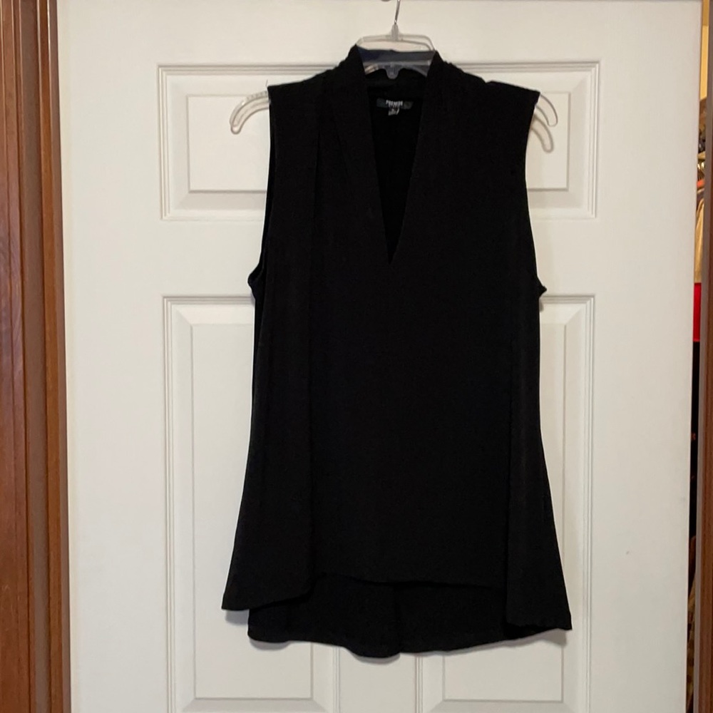 Deep-V Black Tank